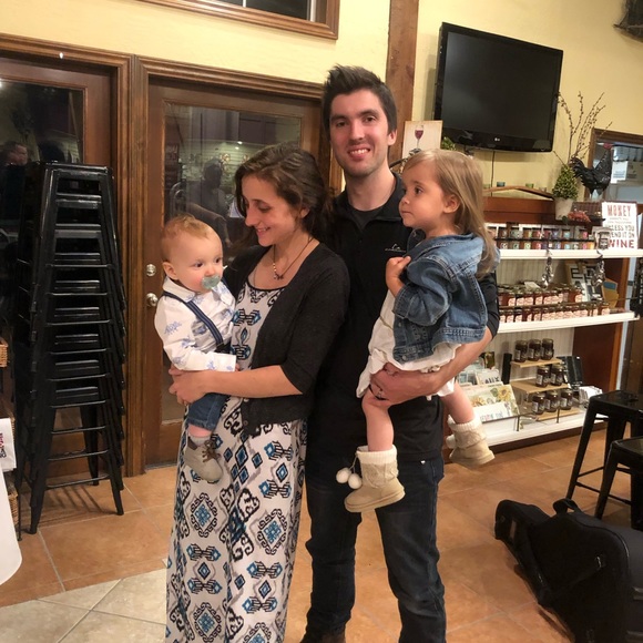 Meet your Posher, Laurel - Picture 2 of 6